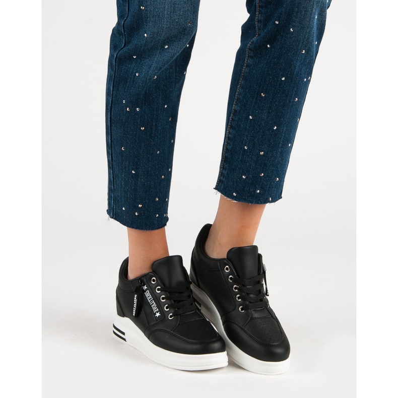 Muodikkaat mustat lenkkarit 1