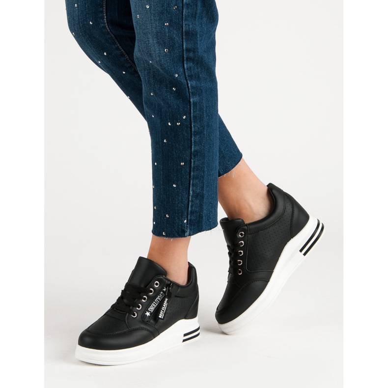 Muodikkaat mustat lenkkarit 2