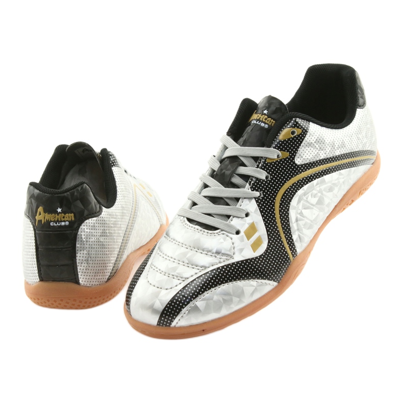 American Clubin urheiluhalli hopeaa 4