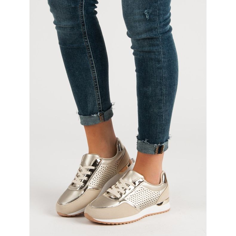 Kultaiset urheilukengät kultainen 1