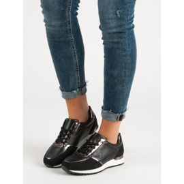 Mustat urheilukengät 2