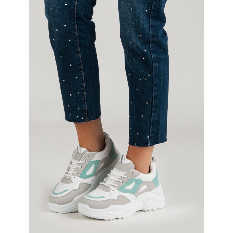 Tennarit alustalla valkoinen 2