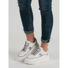 Valkoiset kiipeilijät valkoinen 2