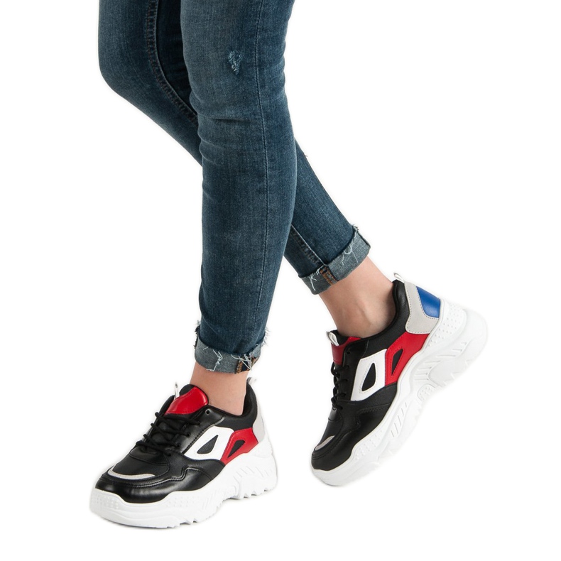 Tennarit alustalla musta 2