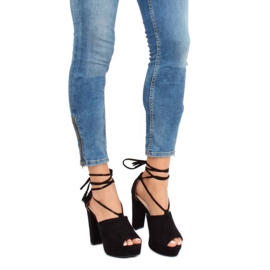 Musta LM-058 Mustat sandaalit 1