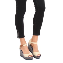 Beige sandaalit kiilakengissä 9079 Beige 2