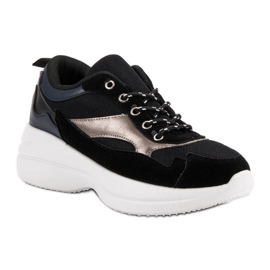 Muodikkaat jalkineet lavalla musta 1