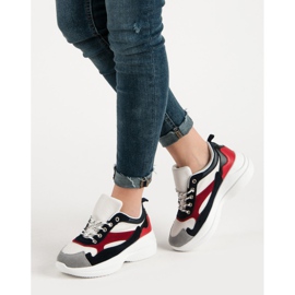 Muodikkaat jalkineet lavalla valkoinen monivärinen 2