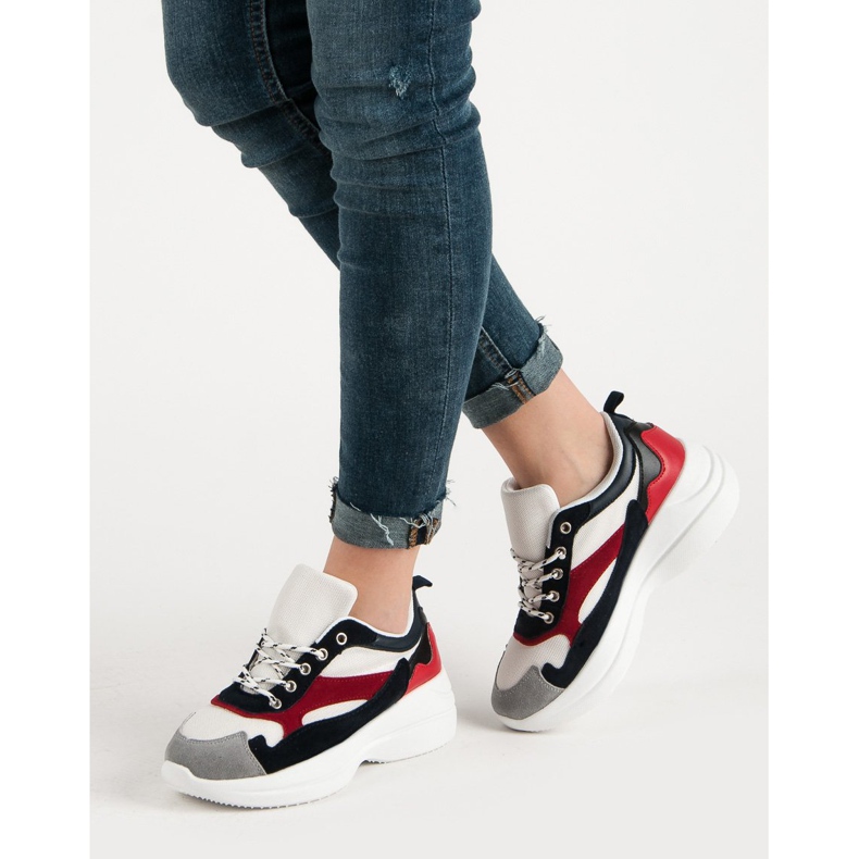 Muodikkaat jalkineet lavalla valkoinen monivärinen 2