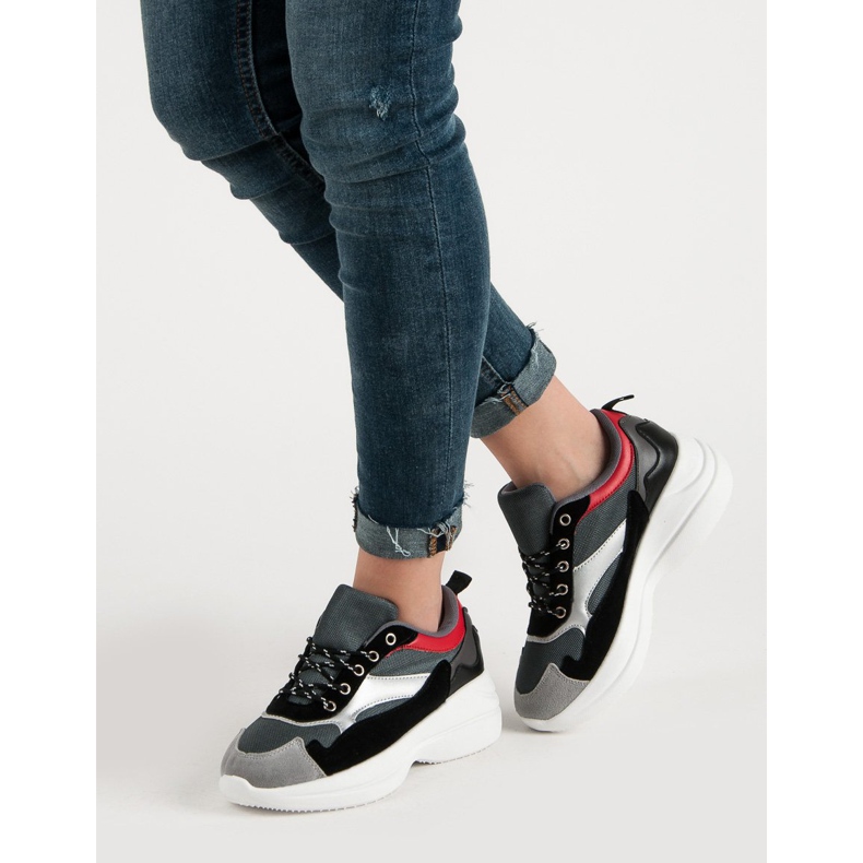 Muodikkaat jalkineet lavalla harmaa monivärinen 2