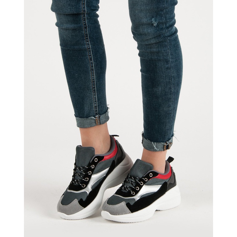 Muodikkaat jalkineet lavalla harmaa monivärinen 1