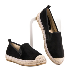 Fama Mustat sliponit 2