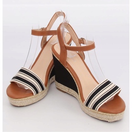 Mustat sandaalit kiilakorolla 9068 Musta ruskea 1