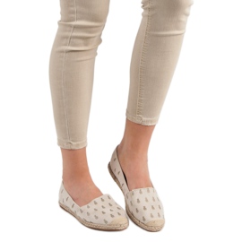 Lucky Shoes Beige espadrilloja ananaksissa 1