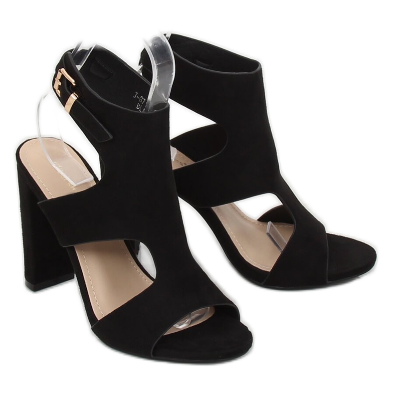 Mustat sandaalit postissa J-8711 Musta 1