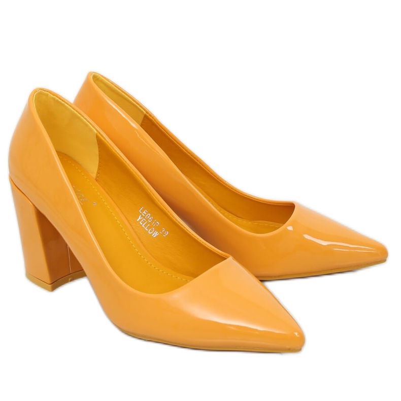 Pumput keltaisella pylväällä LE061P Keltainen 1