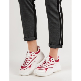 Valkoiset ja punaiset lenkkarit valkoinen punainen 2