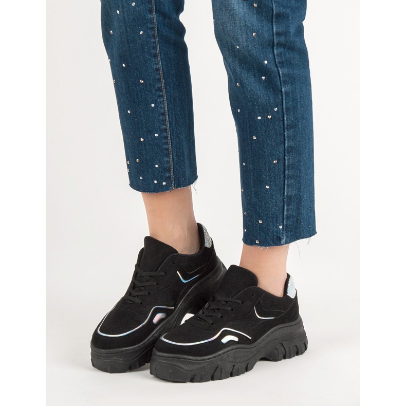 Muodikkaat mustat lenkkarit 2