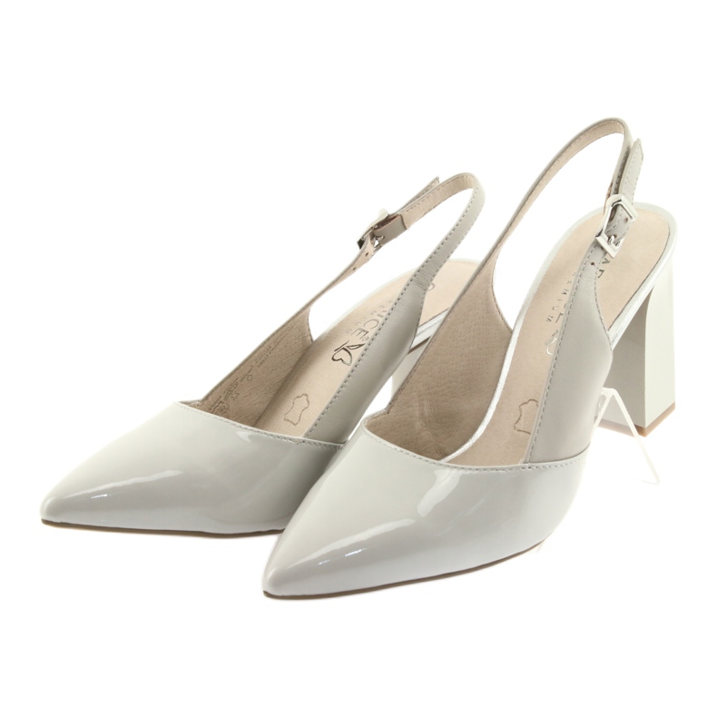 Harmaat naisten sandaalit Caprice 29604 -pylväässä 3