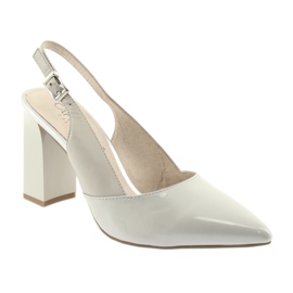 Harmaat naisten sandaalit Caprice 29604 -pylväässä 1