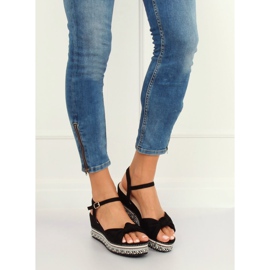 Mustat sandaalit kiilakorolla B126 Musta 2