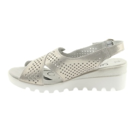 Kultaiset naisten sandaalit Filippo 729 -kiilassa kultainen 1