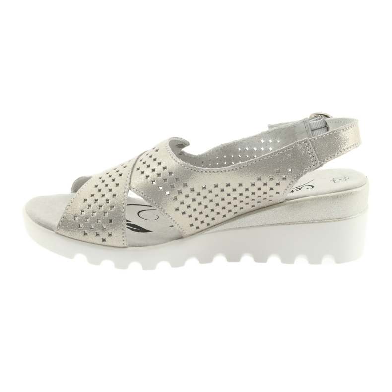 Kultaiset naisten sandaalit Filippo 729 -kiilassa kultainen 1