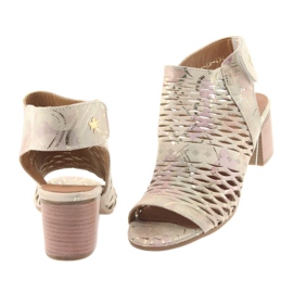 Sandaalit, joissa ylempi Badura 4723 ruskea keltainen vaaleanpunainen 4