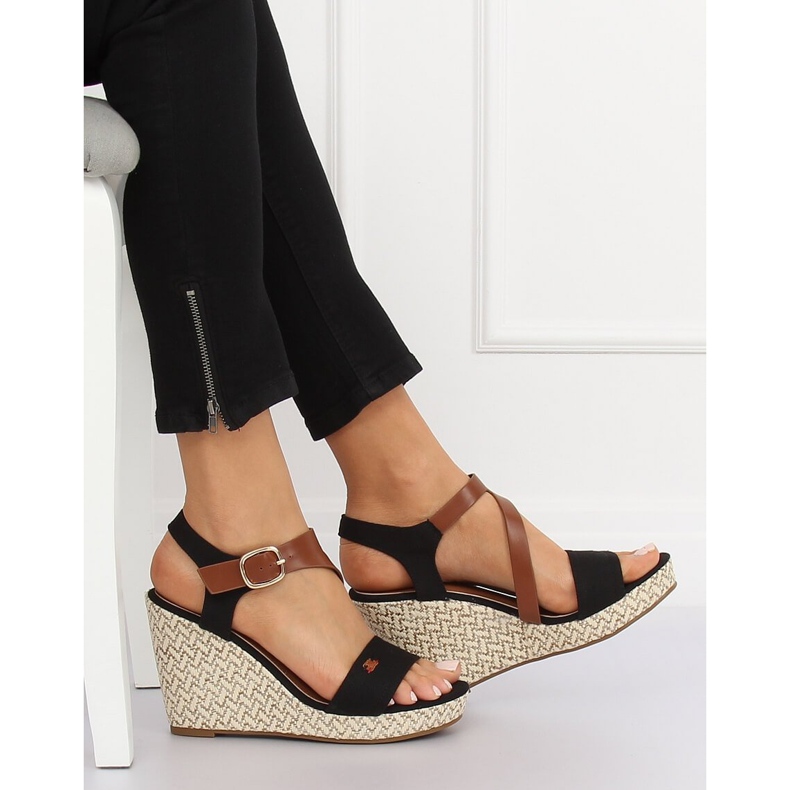 Musta BL-360 Musta kiilamaiset sandaalit 1