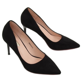 Pumput mustalla E22369 mustalla tapilla 1