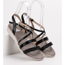 Kylie Mustat sandaalit alustalla 1