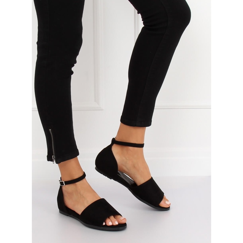 Musta MM-589 Mustat ballerinat näkyvissä 1