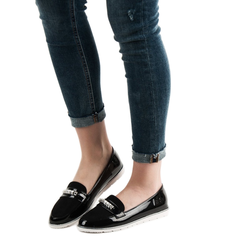 SHELOVET Mustat lakatut leivonnaiset 2