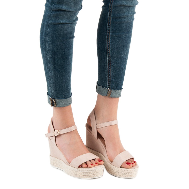 Ideal Shoes Tyylikkäät kiilamaiset sandaalit beige 2