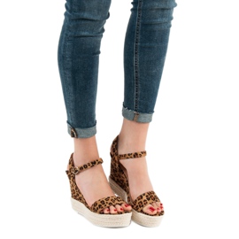 Ideal Shoes Tyylikkäät kiilamaiset sandaalit ruskea 2