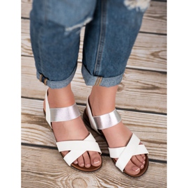 Mannika Valkoiset sandaalit pyyhekumilla valkoinen 1