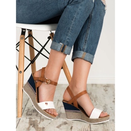 Goodin Muodikkaat sandaalit valkoinen ruskea 2