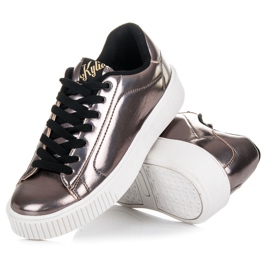 Kylie Tennarit alustalla vaaleanpunainen 2