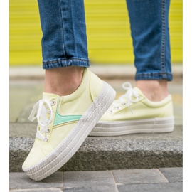 Kylie Tennarit alustalla keltainen 1