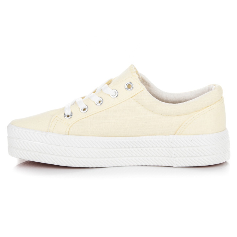 Kylie Tennarit alustalla keltainen 2