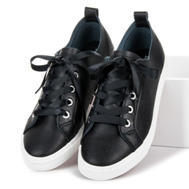 Kylie Mustat lenkkarit, jotka on sidottu nauhalla 1