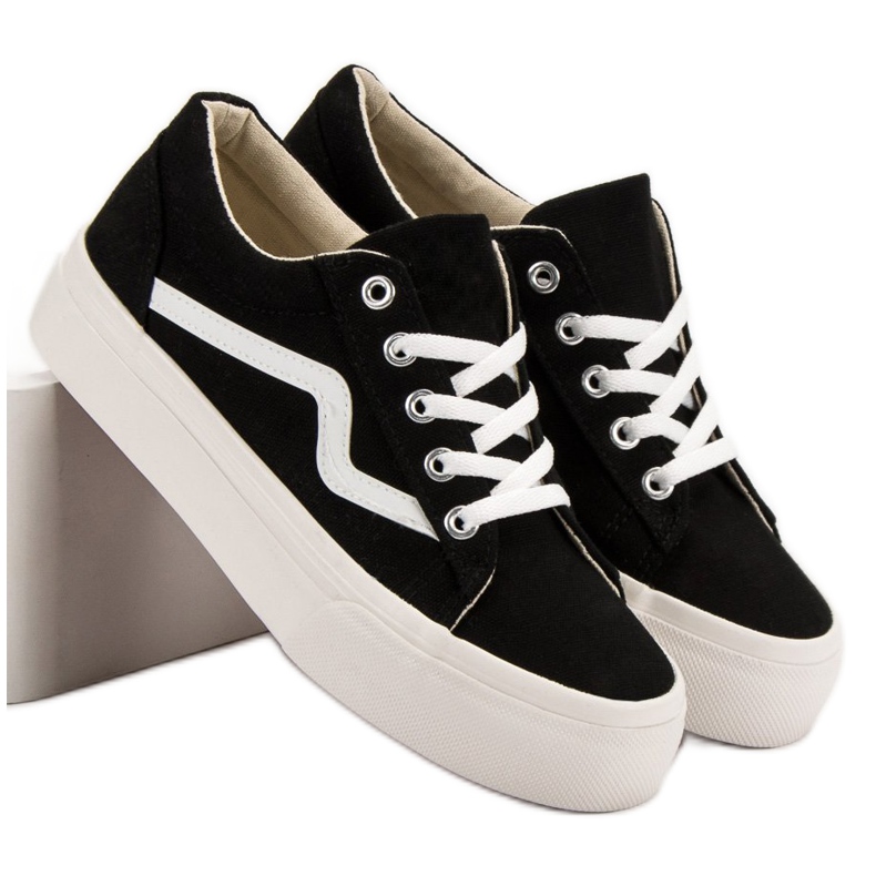 Kylie Muodikkaat mustat lenkkarit 1