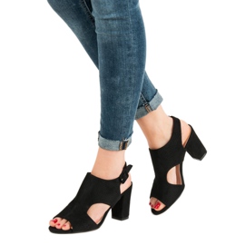 Avoimet sandaalit postissa musta 1