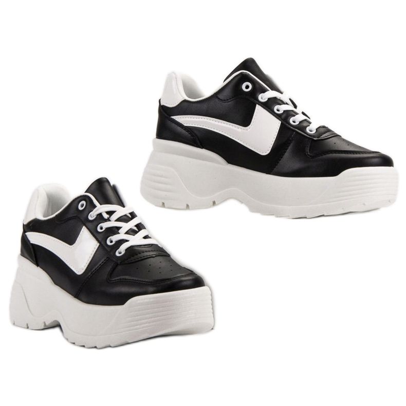 Kylie Tennarit alustalla musta 2