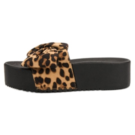 Queen Vivi Mokkanahkatossut alustalla musta ruskea 1