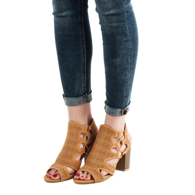 Goodin Muodikkaat sinappisandaalit keltainen 2