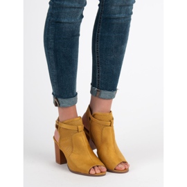 Evento Tyylikkäät suljetut sandaalit keltainen 1