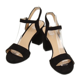 Musta FH-3M25 mustat sandaalit postissa 1