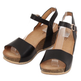 Mustat sandaalit kiilakorolla 1052 Musta 2