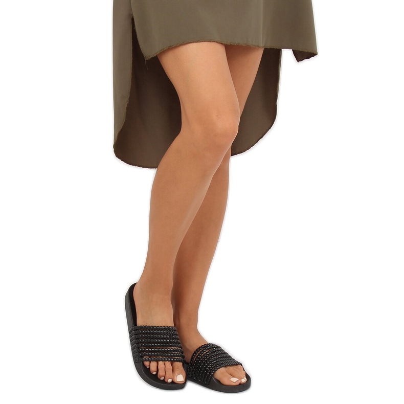 Musta G301 Mustat tossut helmillä 2